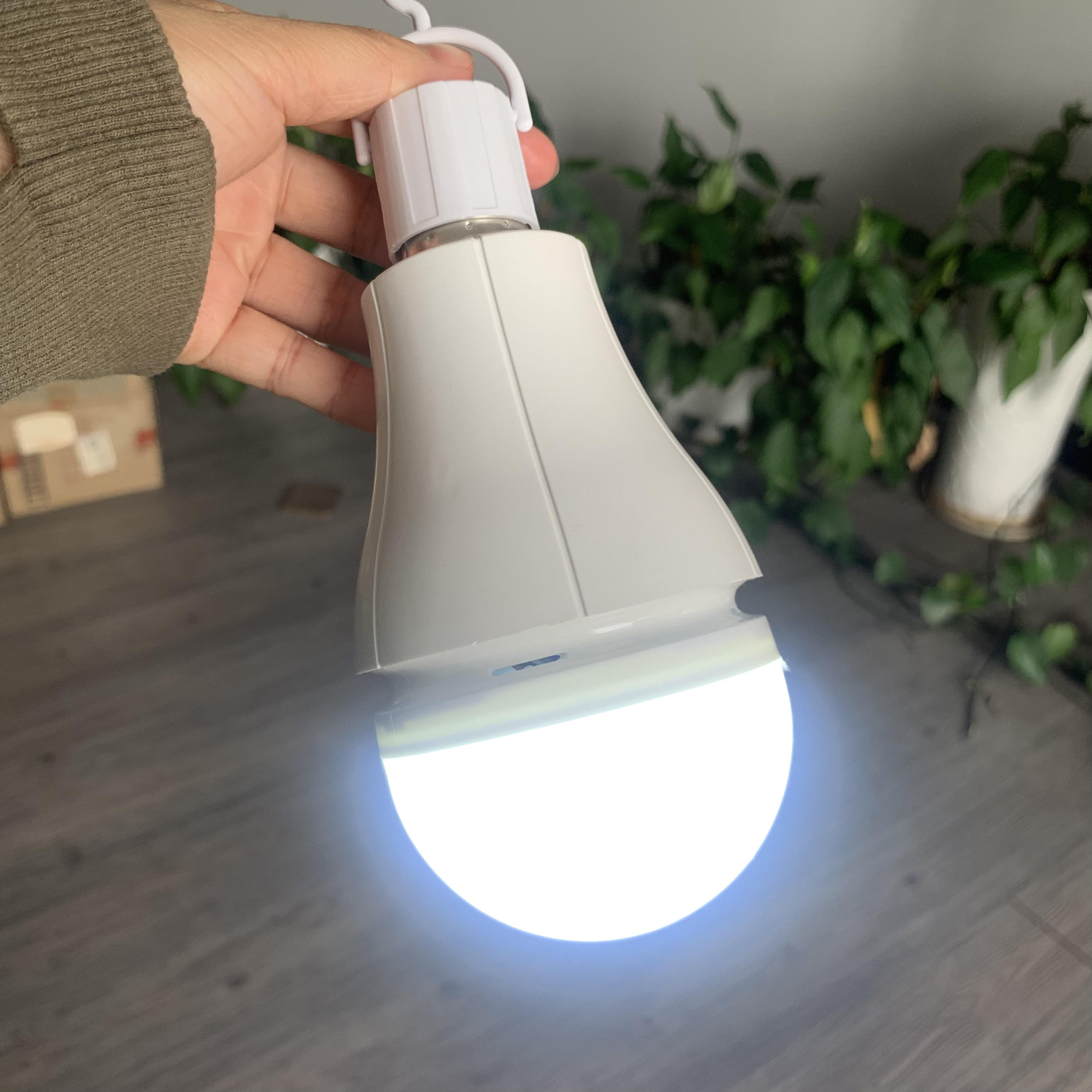 Rechargeable LED emergency bulb