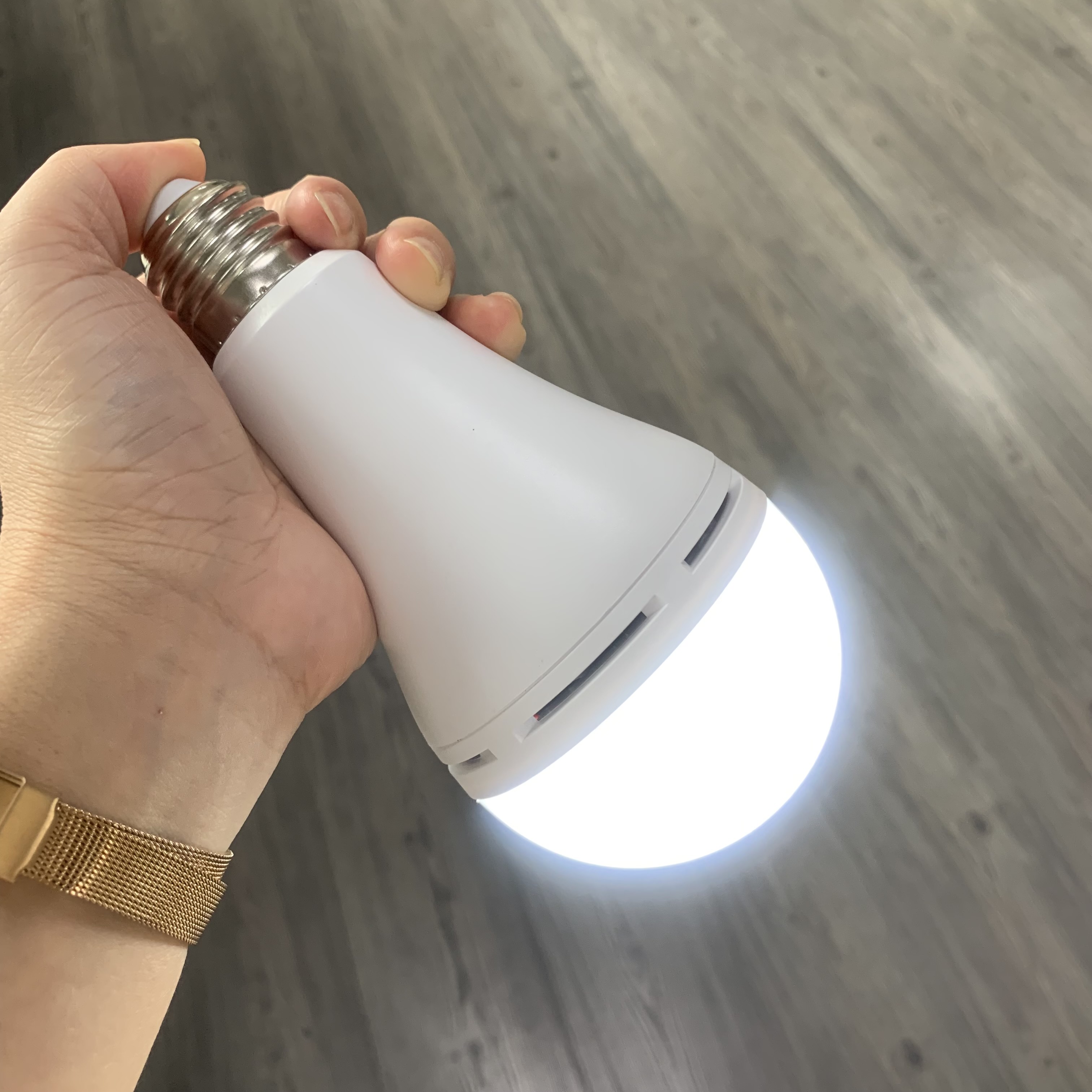A70 E27 rechargeable emergency bulb